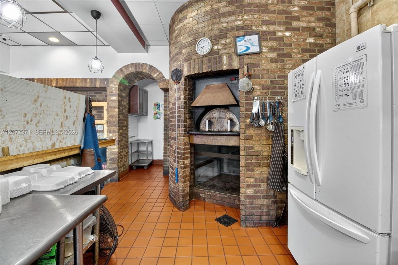 Restaurant And Bar For Sale In Coral Springs , Coral Springs, FL 33071 Photo