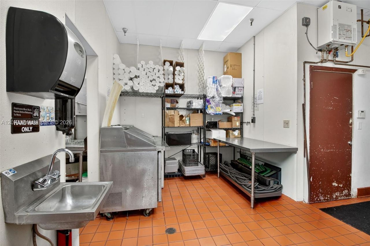 Restaurant And Bar For Sale In Coral Springs , Coral Springs, FL 33071 Photo