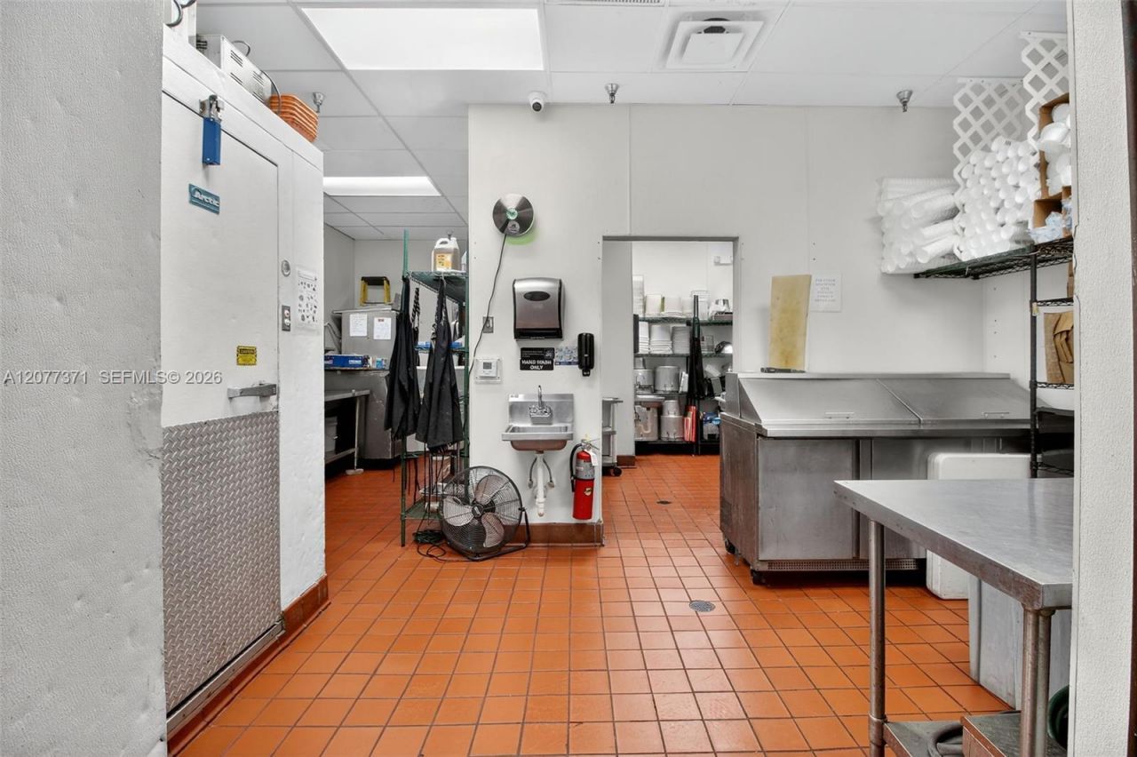 Restaurant And Bar For Sale In Coral Springs , Coral Springs, FL 33071 Photo