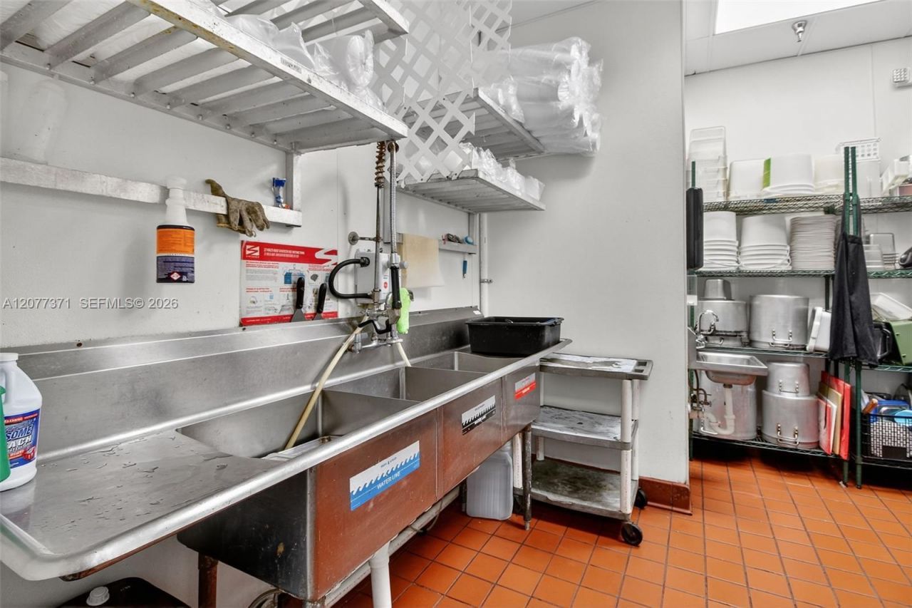 Restaurant And Bar For Sale In Coral Springs , Coral Springs, FL 33071 Photo