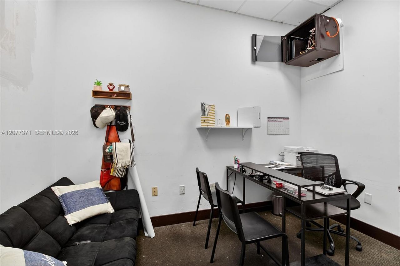 Restaurant And Bar For Sale In Coral Springs , Coral Springs, FL 33071 Photo