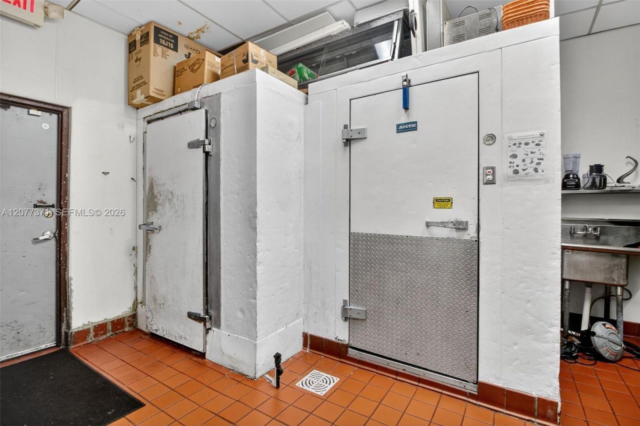 Restaurant And Bar For Sale In Coral Springs , Coral Springs, FL 33071 Photo