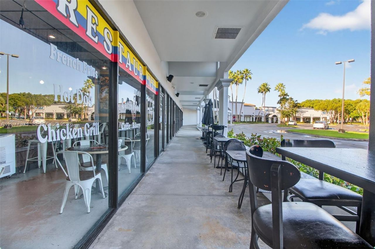 Restaurant And Bar For Sale In Coral Springs , Coral Springs, FL 33071 Photo
