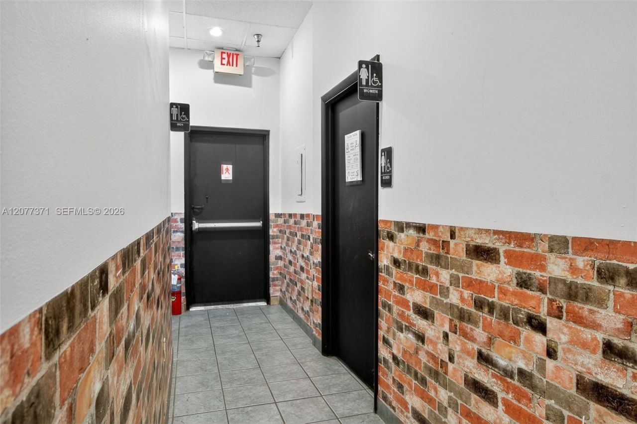 Restaurant And Bar For Sale In Coral Springs , Coral Springs, FL 33071 Photo