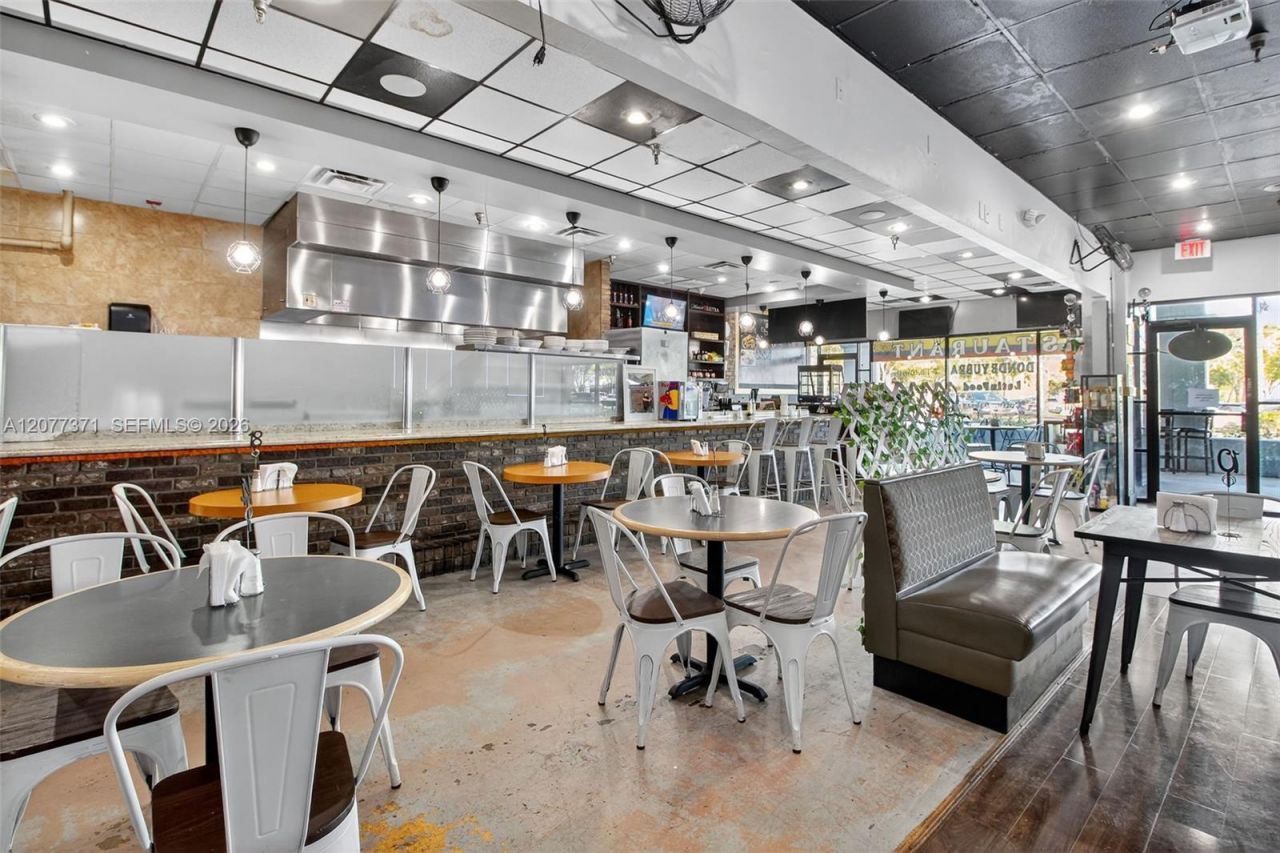 Restaurant And Bar For Sale In Coral Springs , Coral Springs, FL 33071 Photo