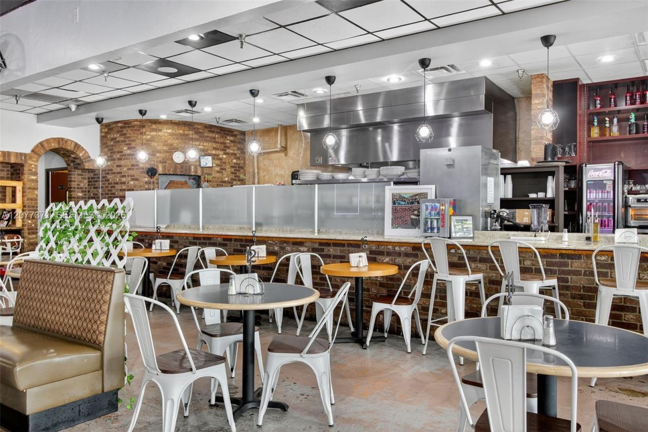 Restaurant And Bar For Sale In Coral Springs , Coral Springs, FL 33071 Photo