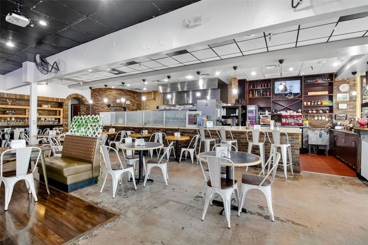 Restaurant And Bar For Sale In Coral Springs , Coral Springs, FL 33071 Photo