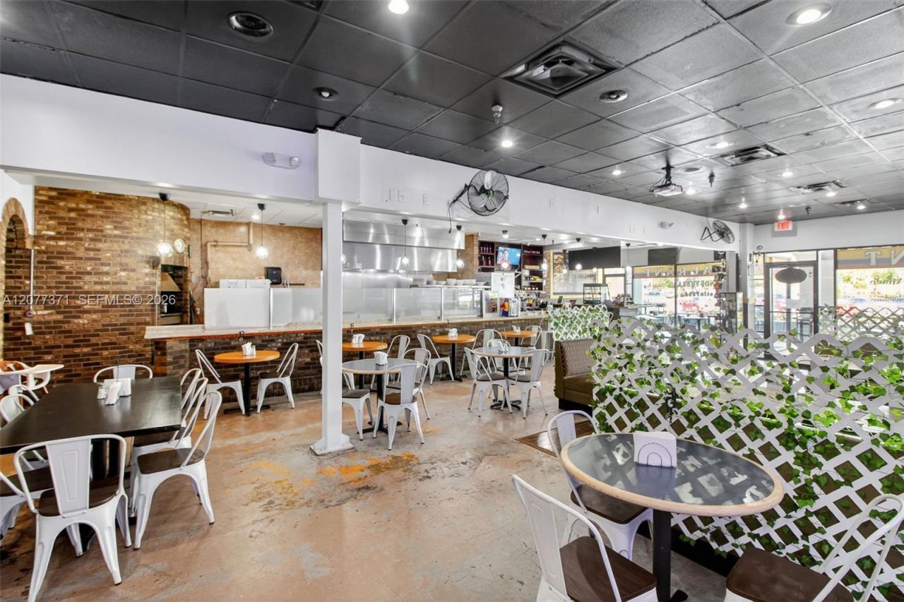 Restaurant And Bar For Sale In Coral Springs , Coral Springs, FL 33071 Photo