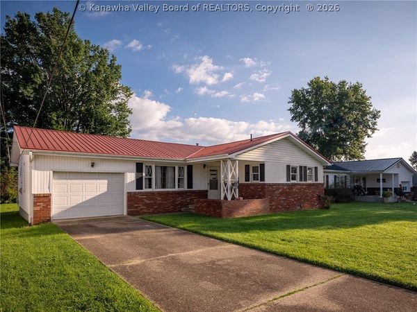 2612 Montana Avenue, Hurricane, WV 25526