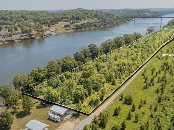 3-33 COLONEL JAMES HARDIN DR, Clifton, TN 38425