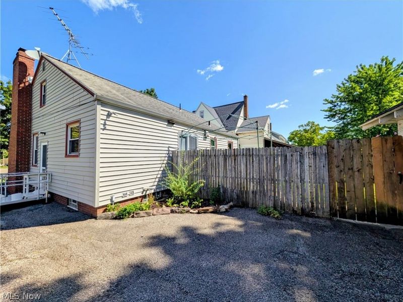311 Liberty St W, Ashland, OH 44805 Photo 4