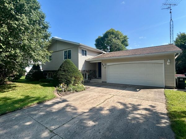 913 High Avenue , Gaylord, MN 55334