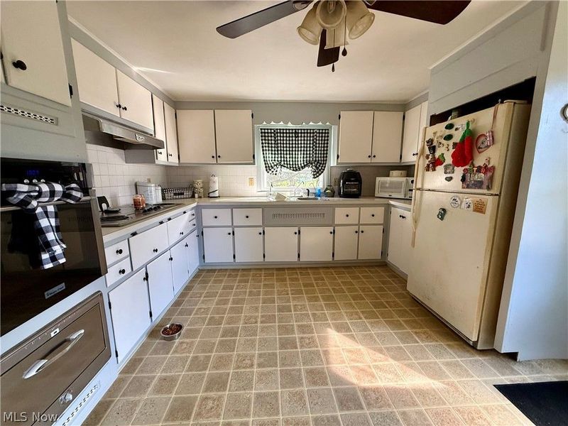 13280 Easton Street NE, Alliance, OH 44601 Photo 2