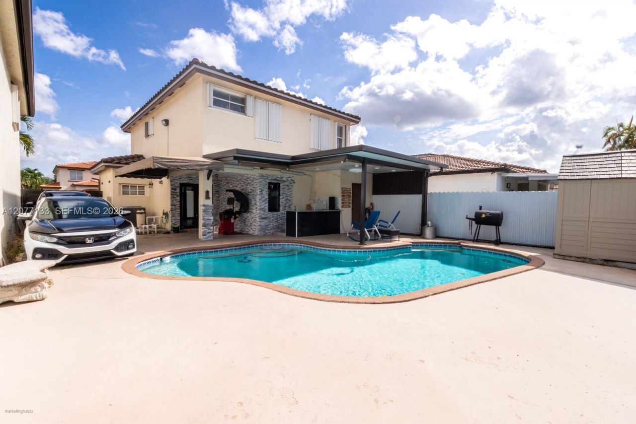 8126 NW 199th Ter, Hialeah, FL 33015 Photo