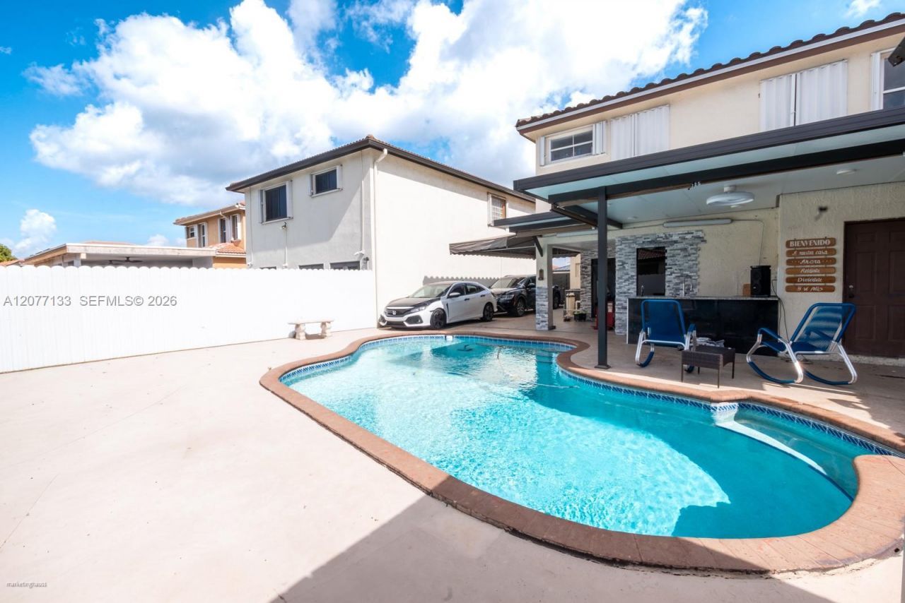 8126 NW 199th Ter, Hialeah, FL 33015 Photo