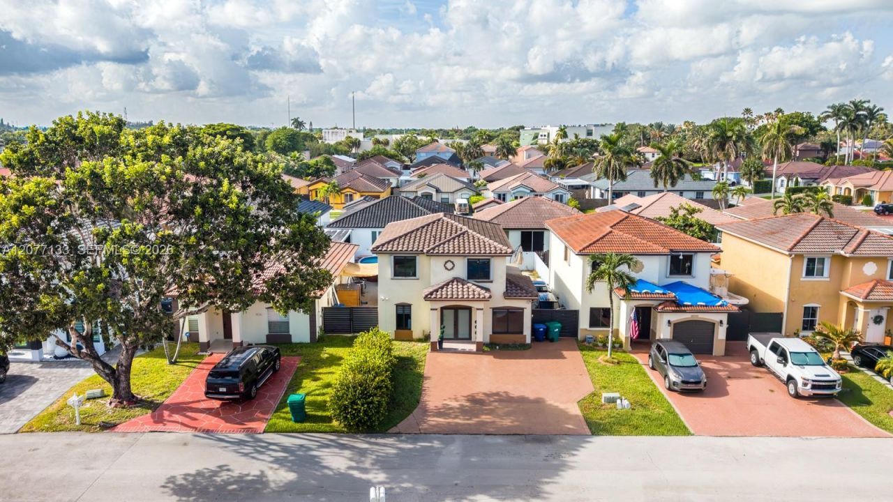 8126 NW 199th Ter, Hialeah, FL 33015 Photo