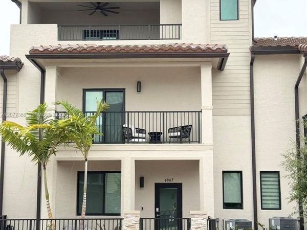 4867 NW 84th Ave , Doral, FL 33166