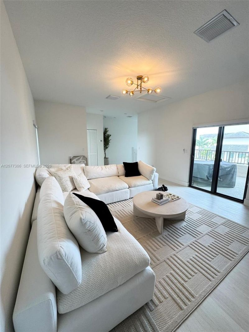 4867 NW 84th Ave, Doral, FL 33166 Photo