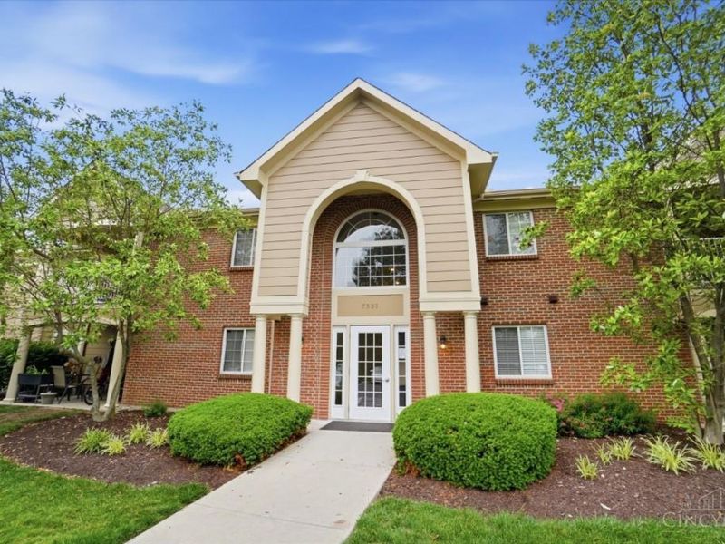 7331 Chatham Court, Unit B, West Chester, OH 45069 Photo 2