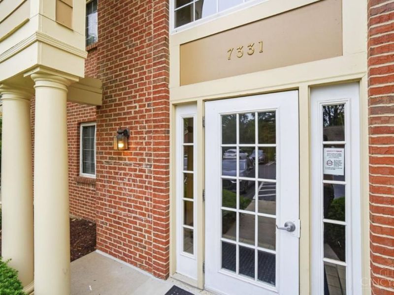 7331 Chatham Court, Unit B, West Chester, OH 45069 Photo 4