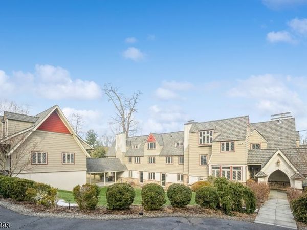 88 W Main St, Mendham, NJ 07945
