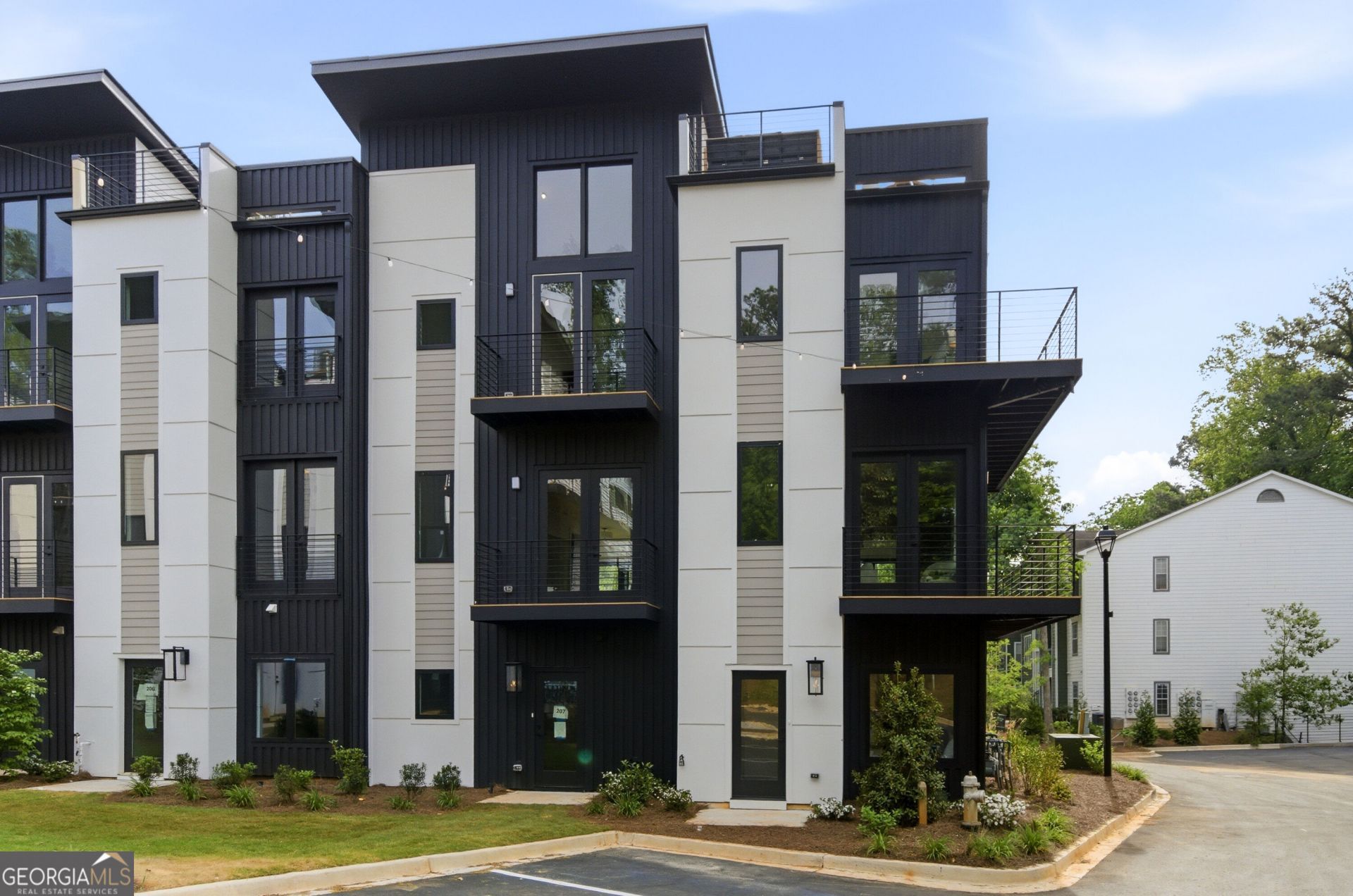 1174 Penny Lane, Atlanta, GA 30324 Main Photo