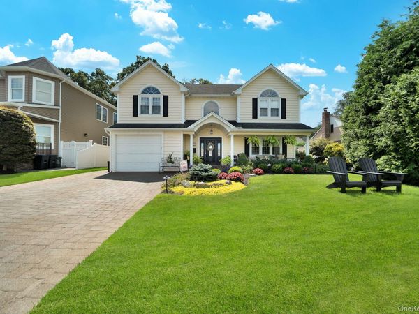 1836 Gardenia Avenue , Merrick, NY 11566