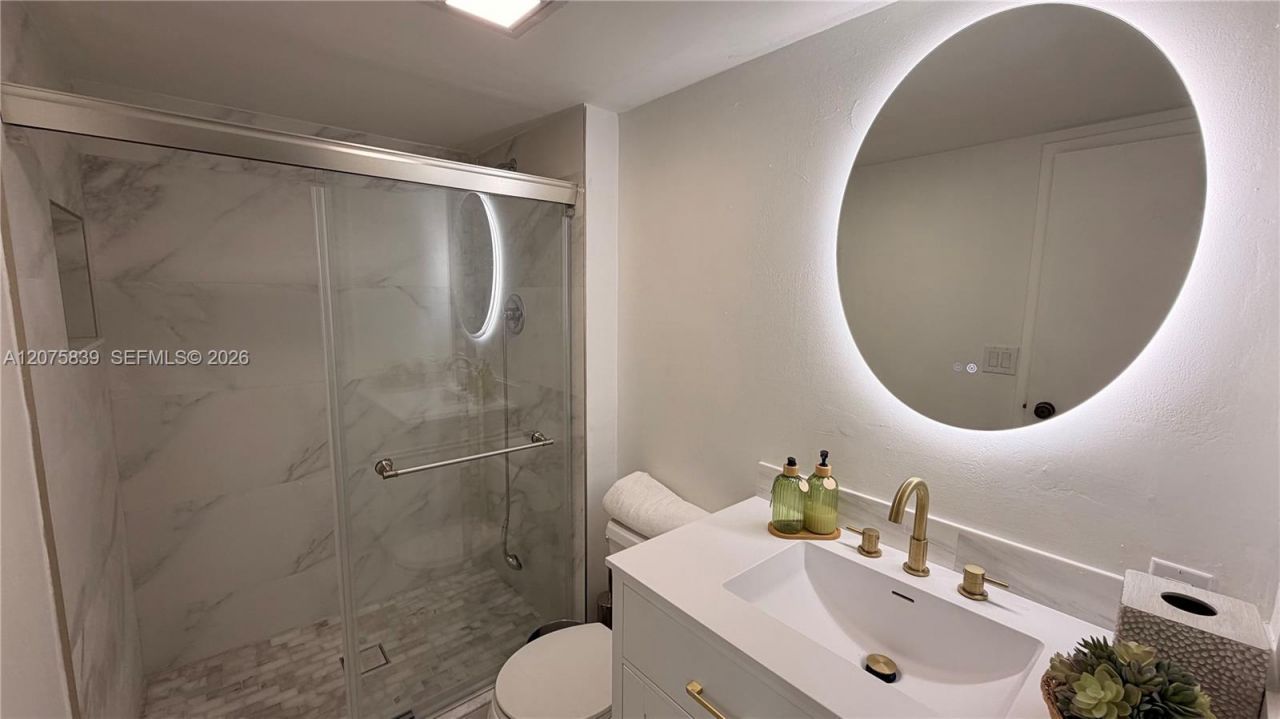 100 Bayview Dr, Unit 431, Sunny Isles Beach, FL 33160 Photo