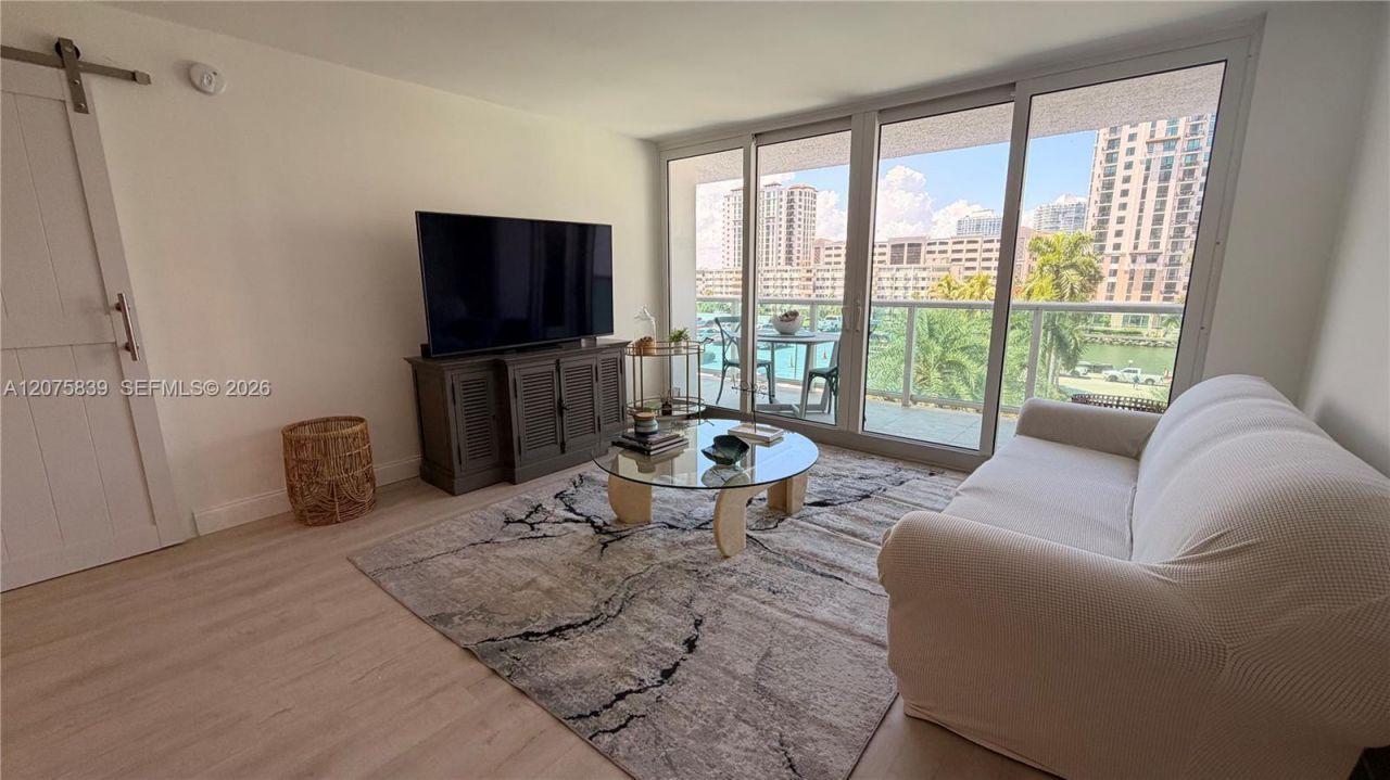 100 Bayview Dr, Unit 431, Sunny Isles Beach, FL 33160 Photo