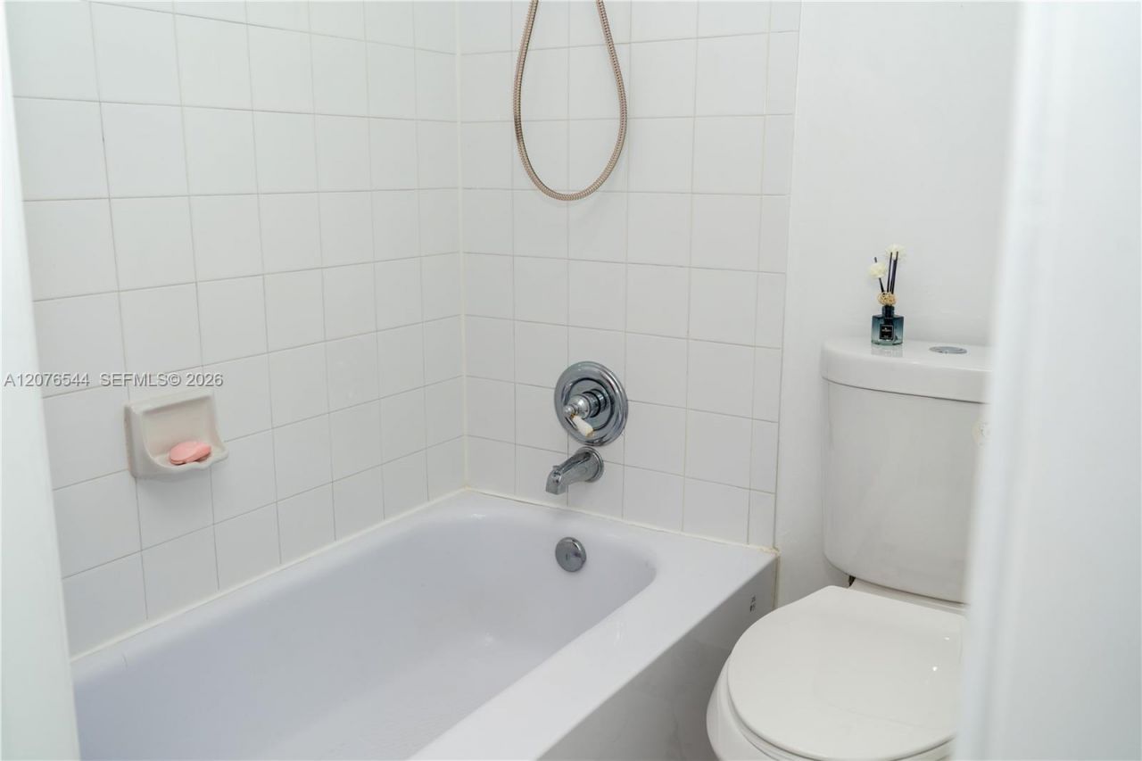 854 NW 87th Ave , Unit 405, Miami, FL 33172 Photo