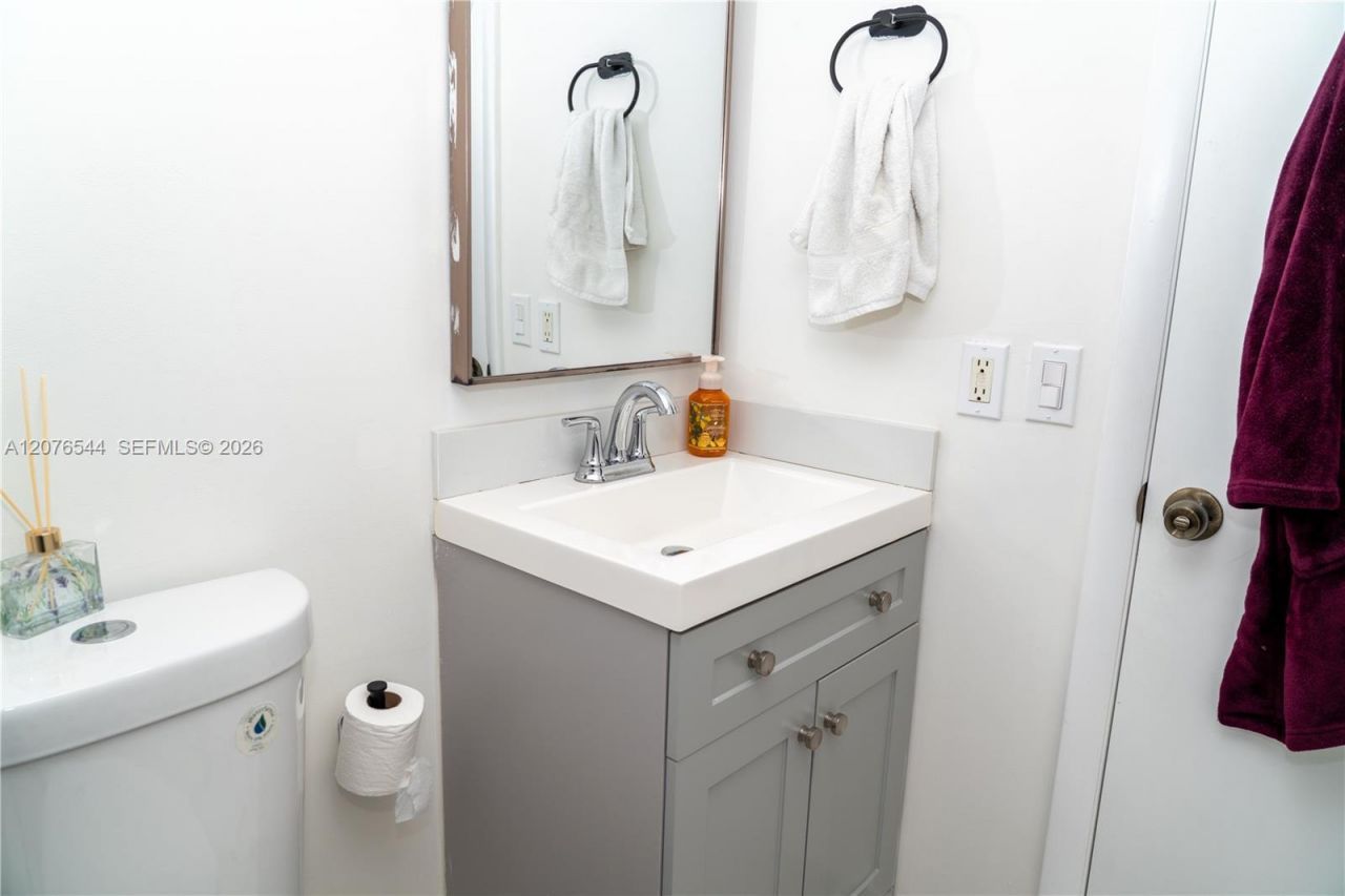 854 NW 87th Ave , Unit 405, Miami, FL 33172 Photo