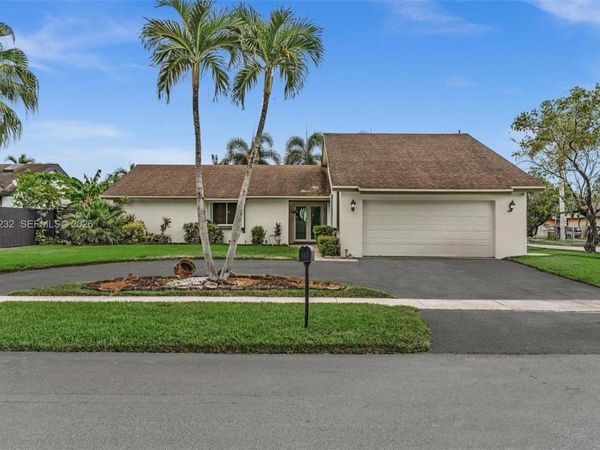 741 SW 100th Ter , Pembroke Pines, FL 33025