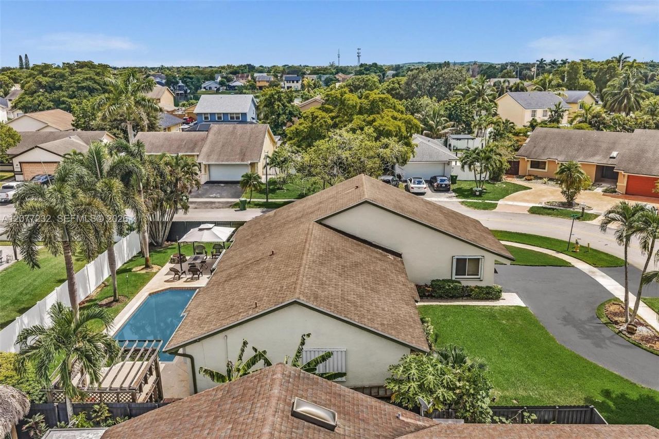 741 SW 100th Ter , Pembroke Pines, FL 33025 Photo