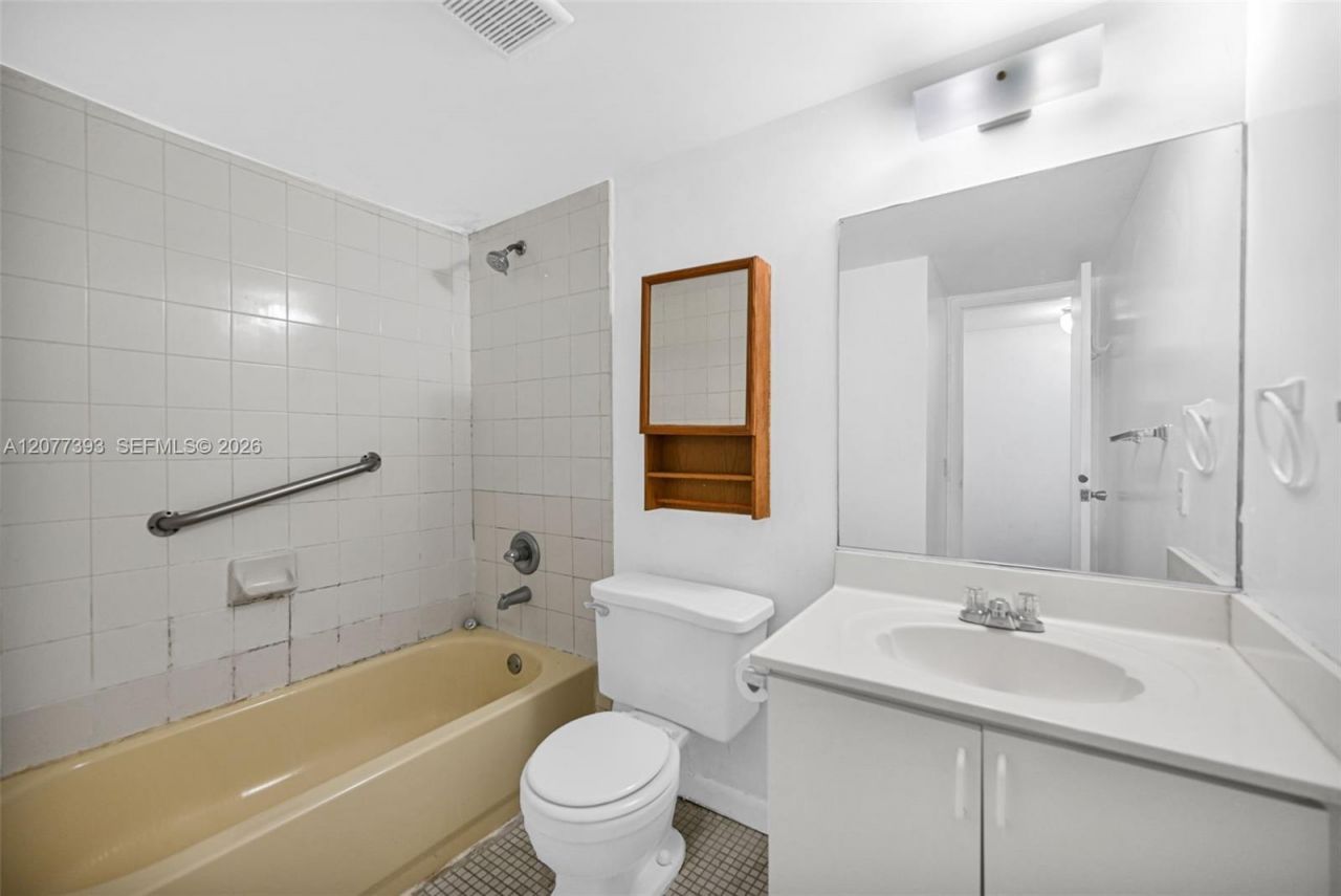 220 NW 107th Ave, Unit 204, Miami, FL 33172 Photo