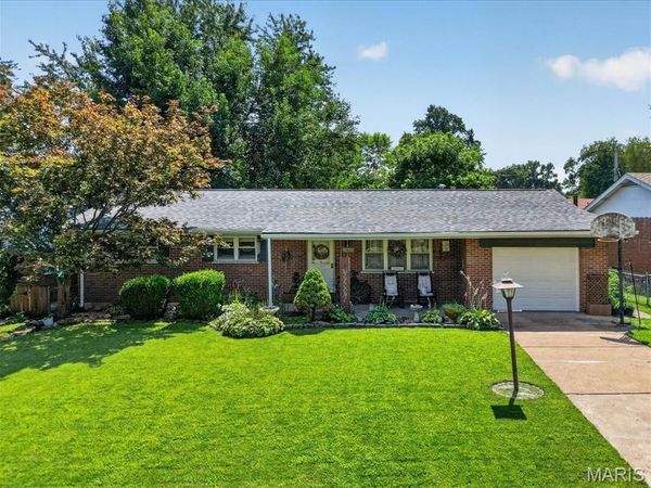 1680 Saint Denis Street, Florissant, MO 63033