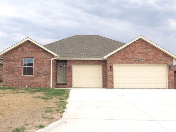 3781 W Riley Street , Bolivar, MO 65613