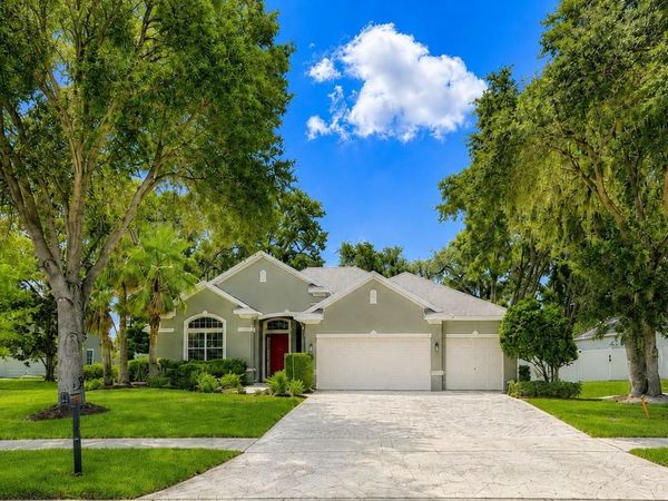 105 E BLUE WATER EDGE DRIVE , EUSTIS, FL 32736
