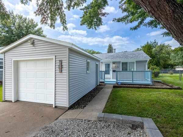 915 42nd Street , Moline, IL 61265
