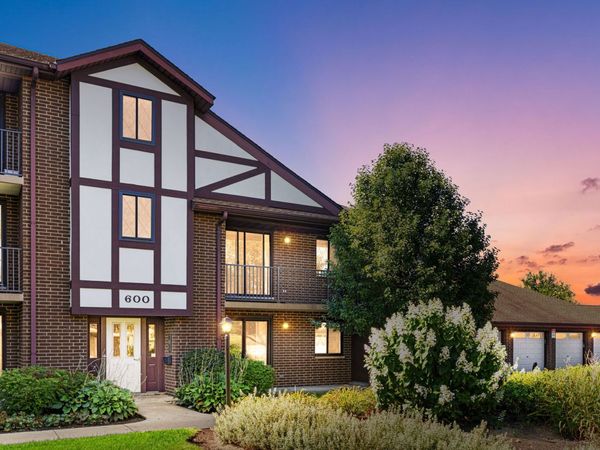 915 N York Street , Unit 604, Elmhurst, IL 60126