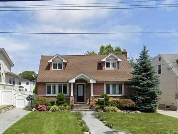 1421 Meadowbrook Road , Merrick, NY 11566