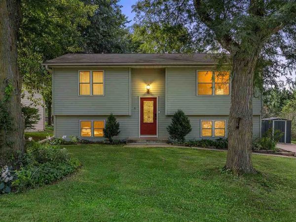 5 Birch Ct, North Liberty, IA 52317
