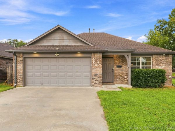 225 E Bryan Avenue , Sapulpa, OK 74066