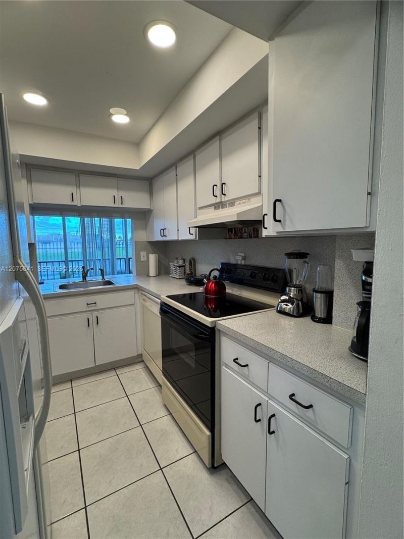 9401 SW 4th St, Unit 103, Miami, FL 33174 Photo