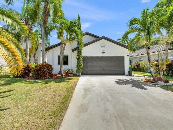 631 SW 176th Ave , Pembroke Pines, FL 33029