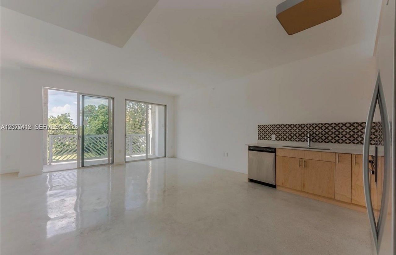 765 NW 1st St, Unit 301, Miami, FL 33128 Photo