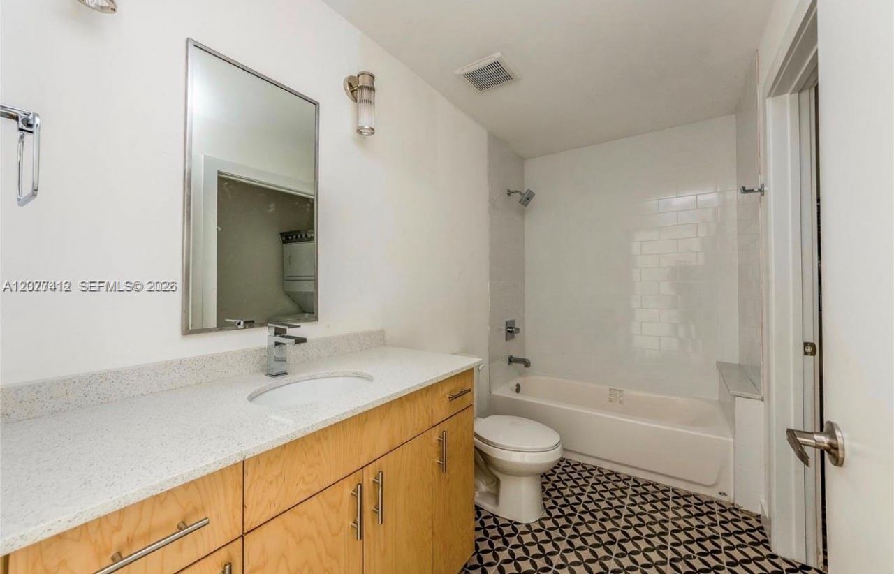 765 NW 1st St, Unit 301, Miami, FL 33128 Photo