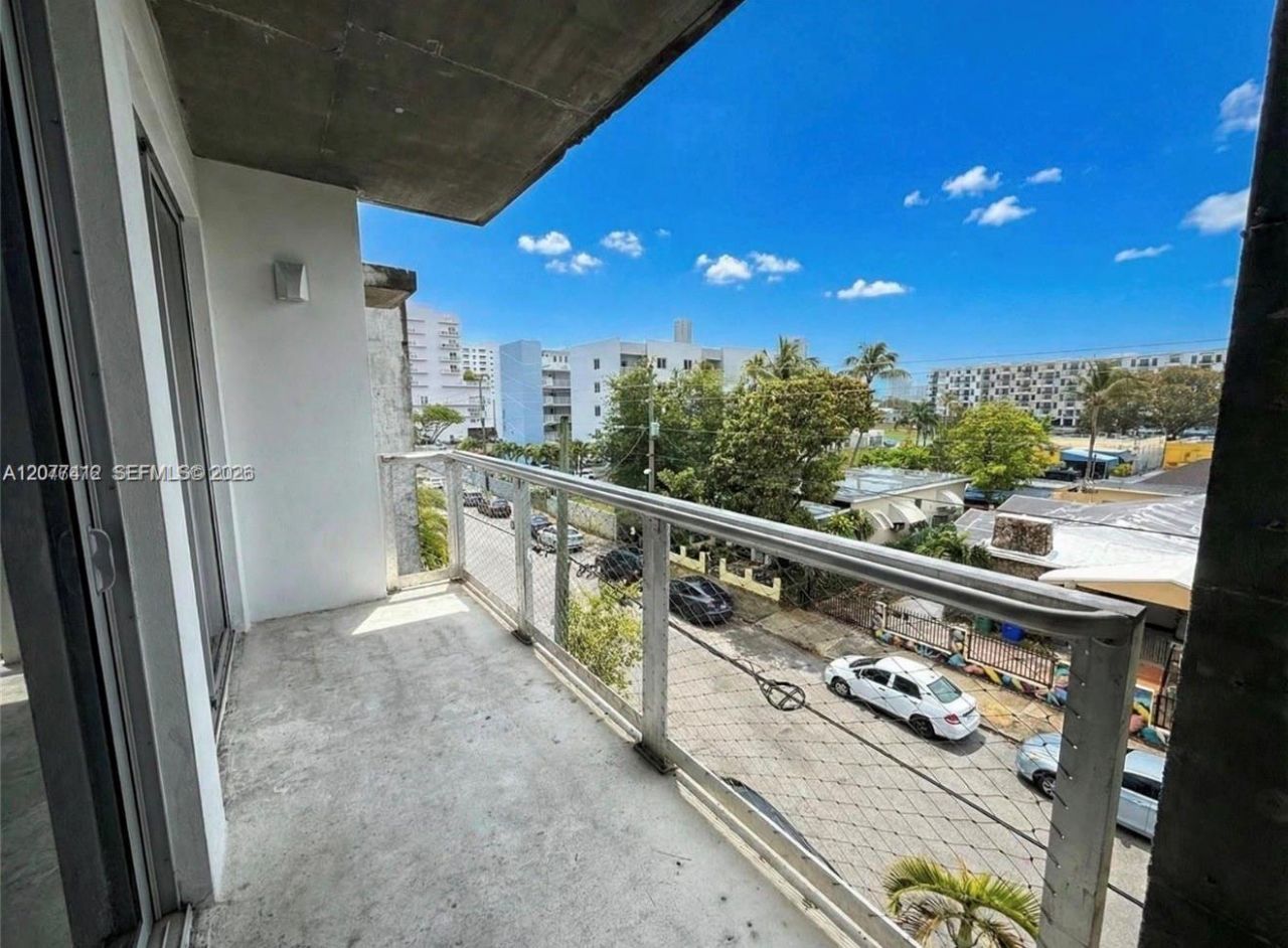 765 NW 1st St, Unit 301, Miami, FL 33128 Photo