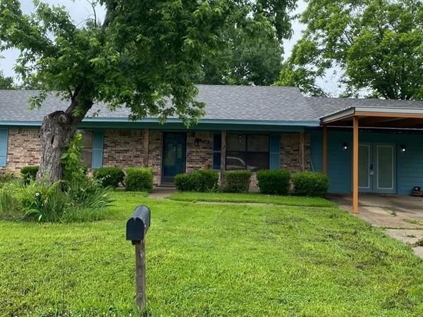 603 W 11th Street, Clarksville, TX 75426