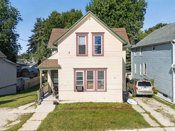 422 N 6th STREET, Manitowoc, WI 54220