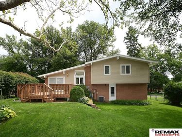801 Driftwood Drive, Lincoln, NE 68510